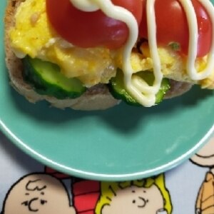 ミニトマトと厚焼き卵のホットドッグ
